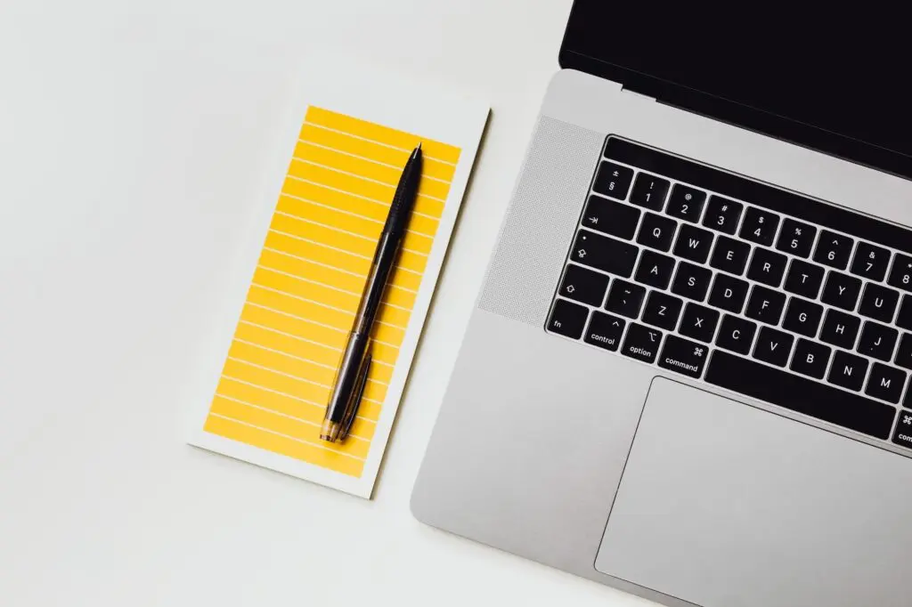 Sara the Interpreter | Ordenador portátil | Oficina